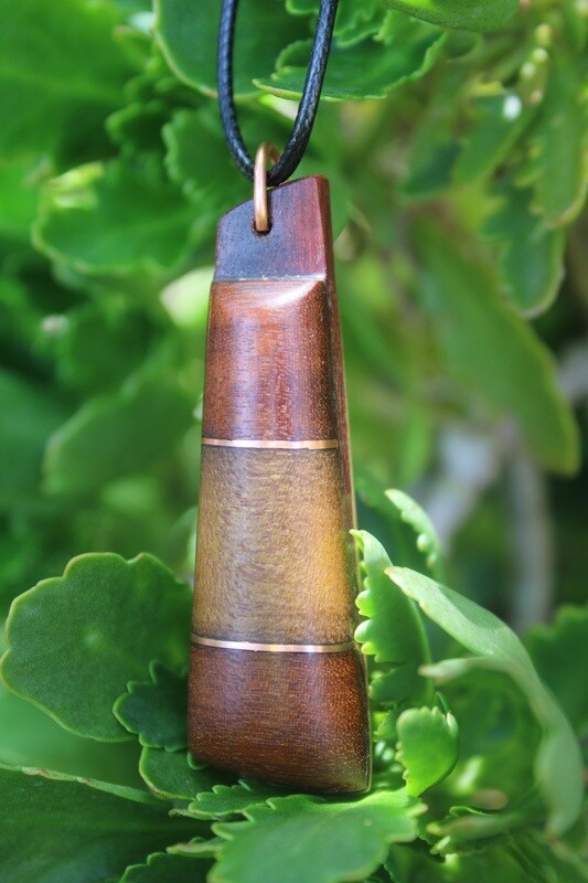 Pendentif GINGEA en bois exotique, platane et cuivre
