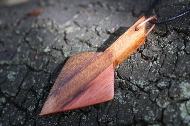 Pendentif GEZIA en acajou, bois exotique et noyer