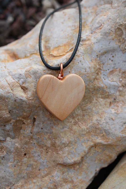 Pendentif JIA en mûrier