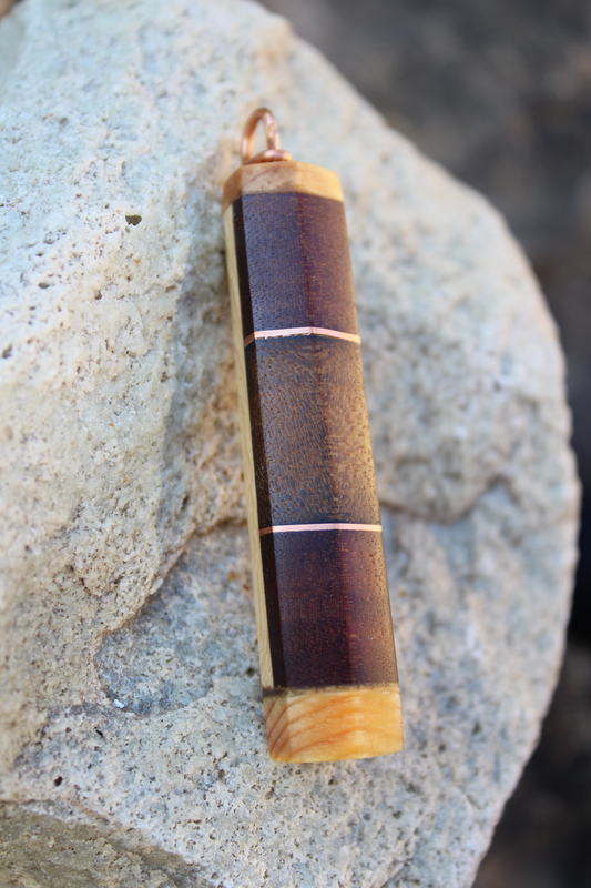 Pendentif ZHAO en platane, pin, acajou et bois exotique