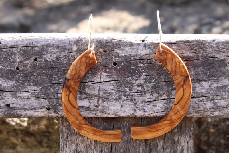 Boucles d'oreilles demi-créoles  MARAH en olivier