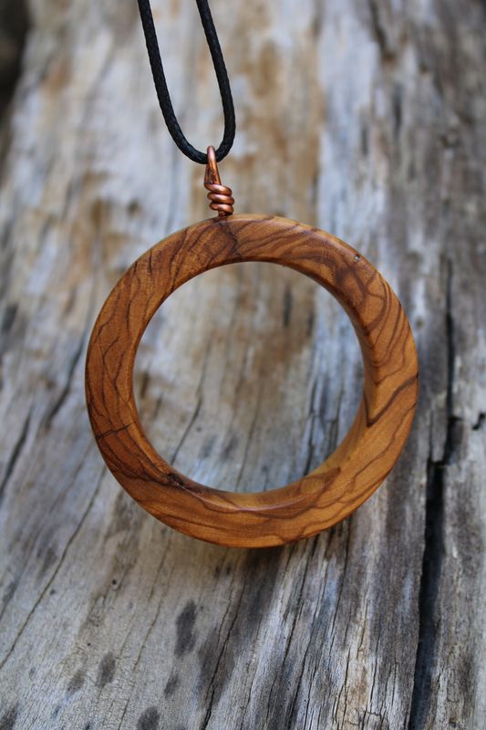 Pendentif ERYS en olivier