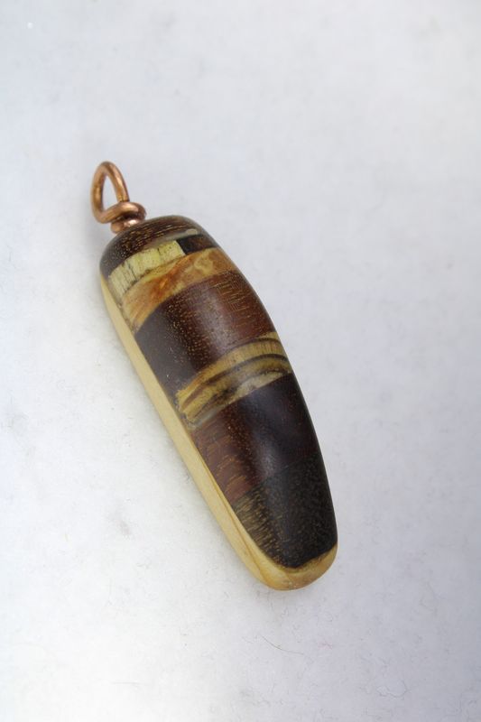 Pendentif JED en acajou, mûrier, cumaru, itauba, pin