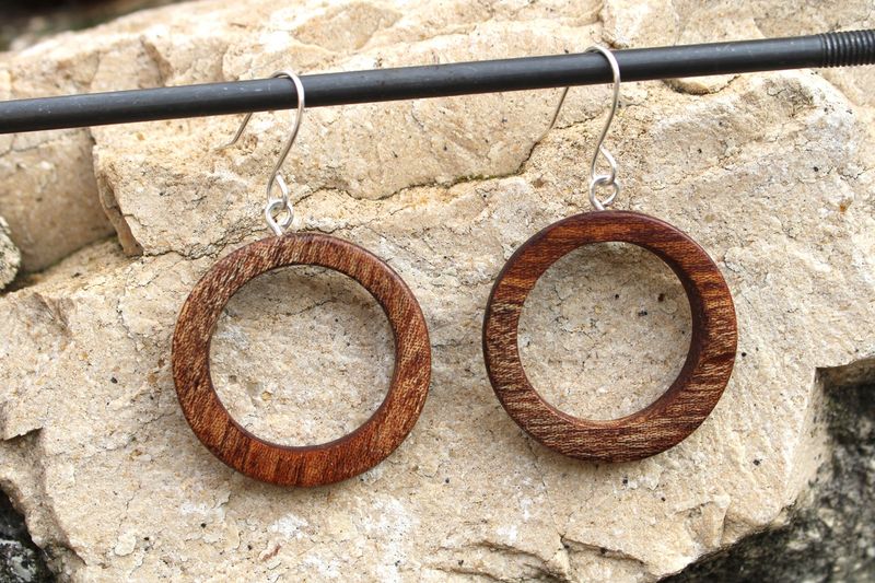 Boucles d'oreilles créoles LEONA en sapelli