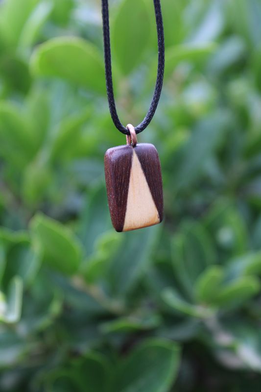 Pendentif Bunda en mûrier et cumaru