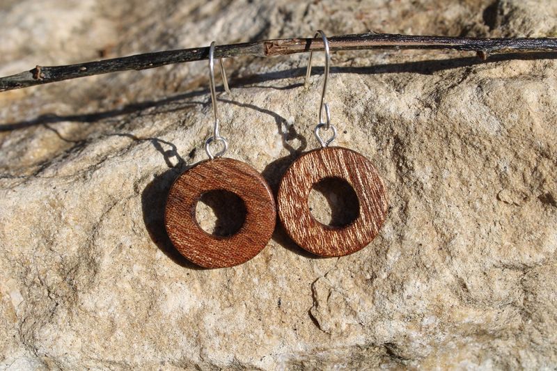 Boucles d'oreilles créoles Karissa en sapelli
