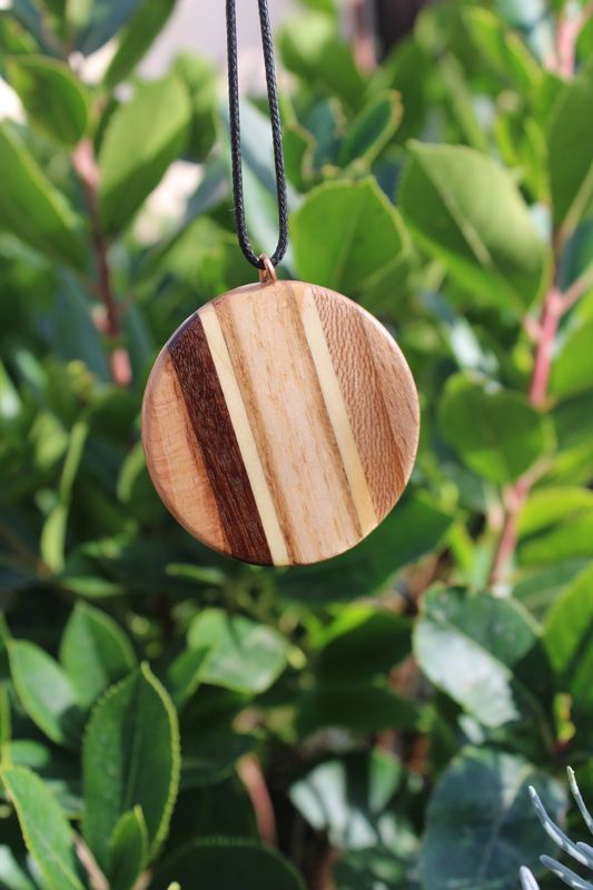 Pendentif Lumière des sous bois en chêne, itauba, pin, mûrier et noyer