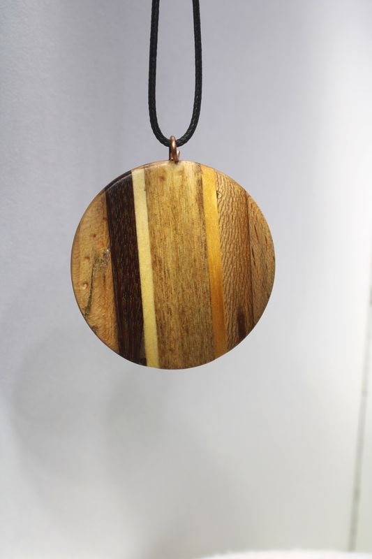 Pendentif Symphonie des arbres en chêne, itauba, pin, mûrier et noyer