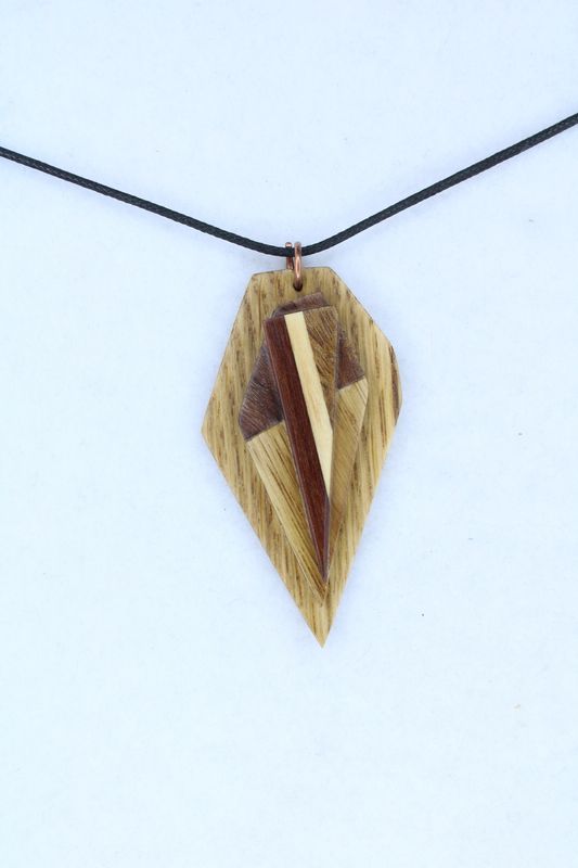 Pendentif Boipé en chêne, noyer, cumaru, mûrier et noyer noir