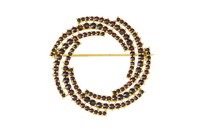 Brosche  mit böhmischer Granat rund