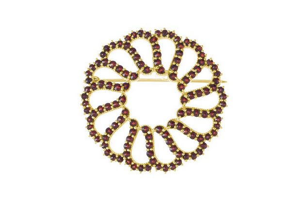 Brosche  mit böhmischer Granat rund