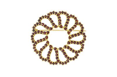 Brosche  mit böhmischer Granat rund