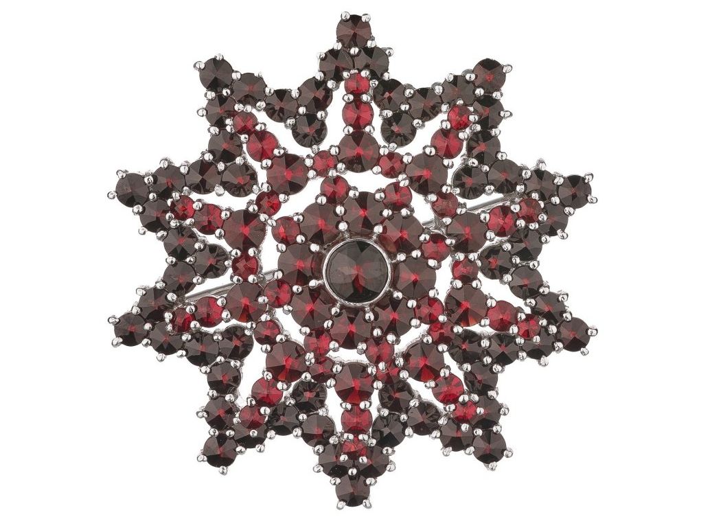 Brosche  mit böhmischer Granat Stern