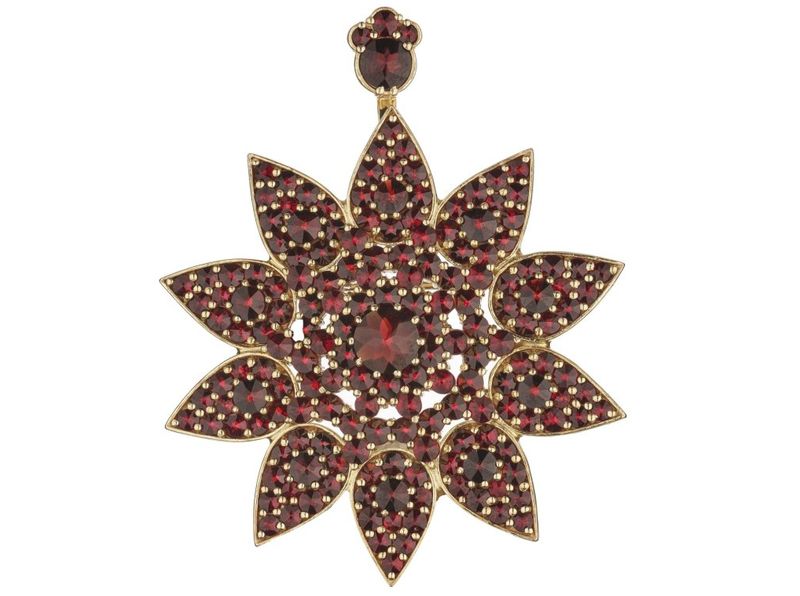 Brosche  mit böhmischer Granat Stern