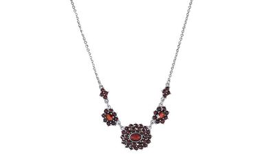 Halskette mit böhmischem Granat Halskette mit böhmischem Granat