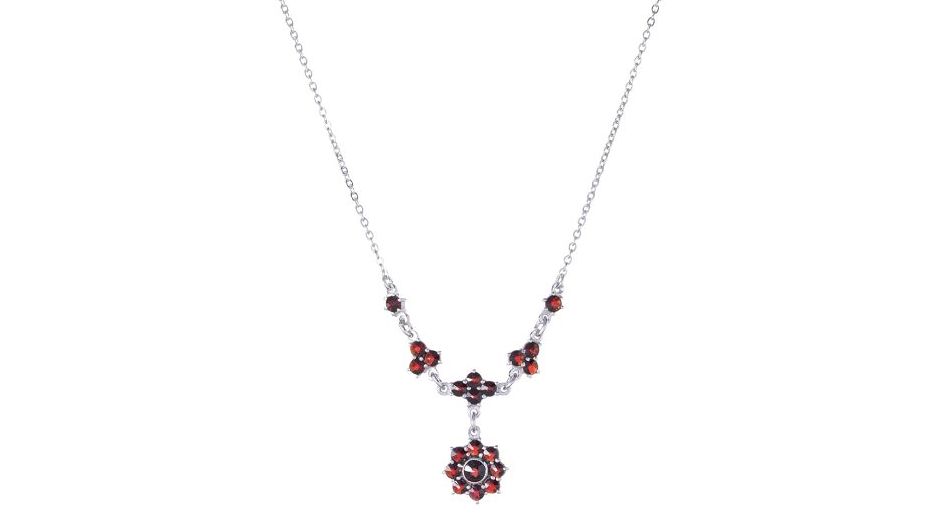 Halskette mit böhmischem Granat Halskette mit böhmischem Granat