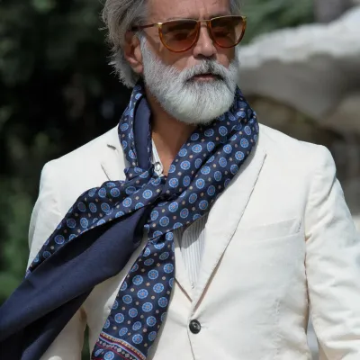 Palatino - Wollschal mit Seide - marineblau und blau