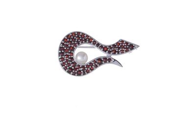 Brosche böhmischer Granat mit Perle Brosche böhmischer Granat mit Perle