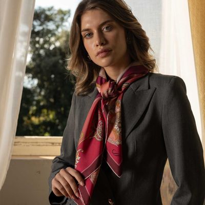 Carozza handgerollte Seidentuch Rosarot