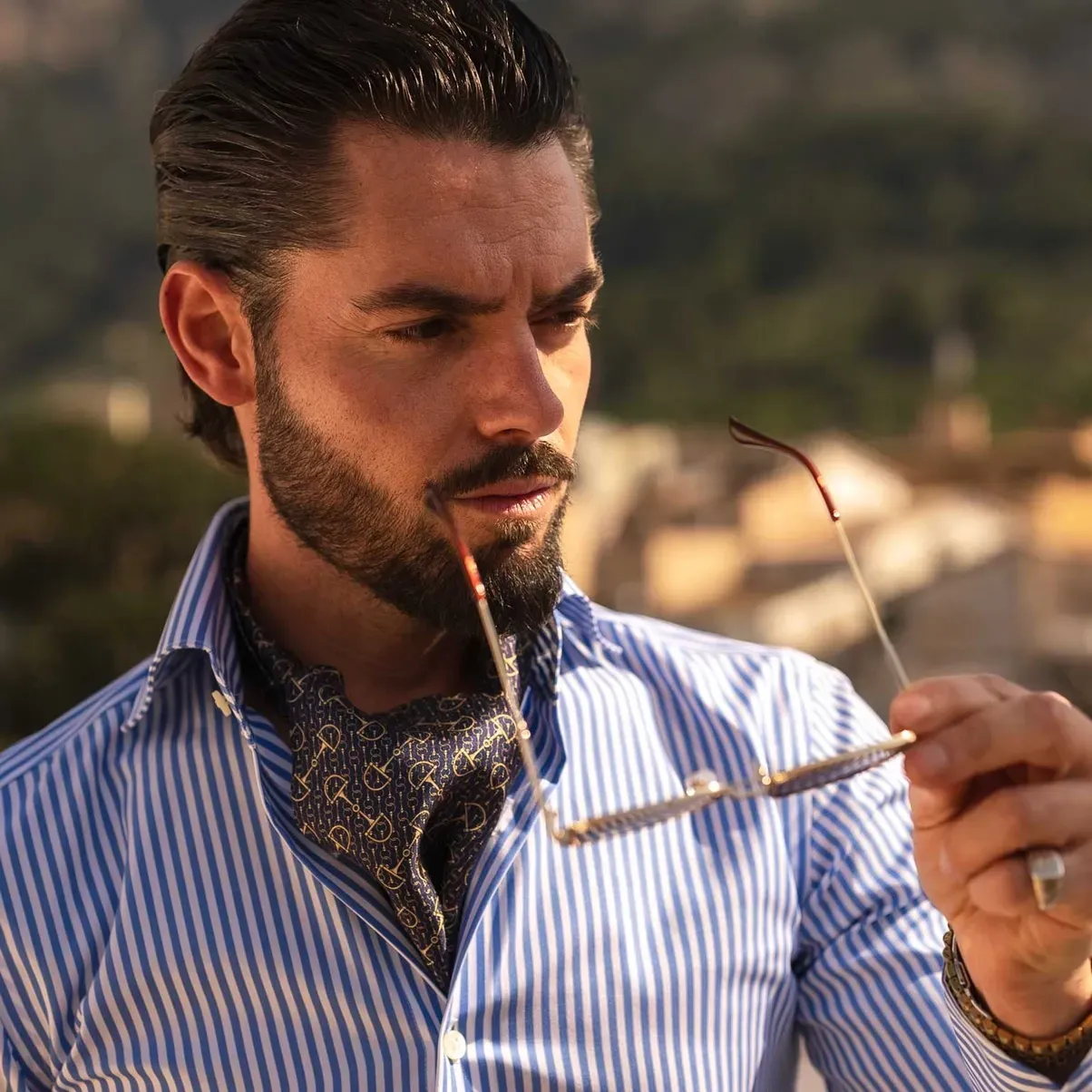 Derby - Ascot Krawattenschal aus Seide  blau