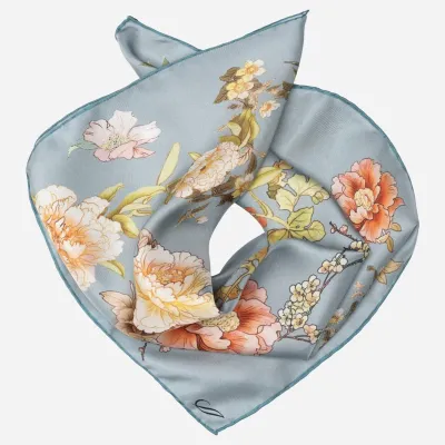 Carina Seidenbandana puderblau