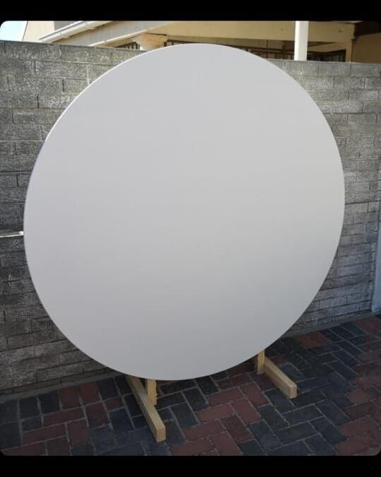 Large Round Wooden Backdrop Details in Description