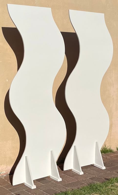 2 Piece Curvy Backdrop Set. Details in Description