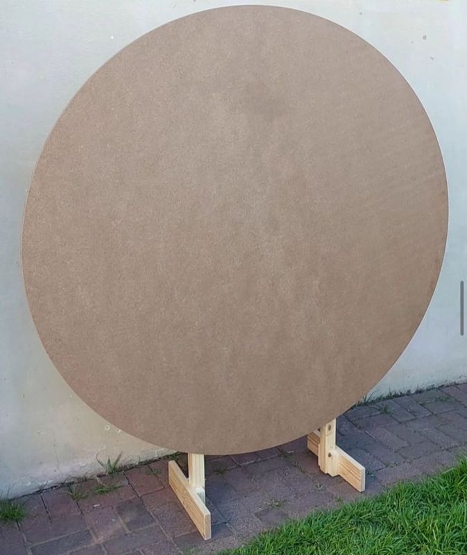 1.8m Round Wood Backdrop Details in Description
