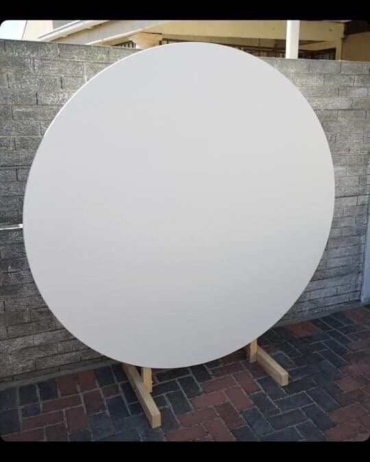 1.8m Round Wood Backdrop Details in Description