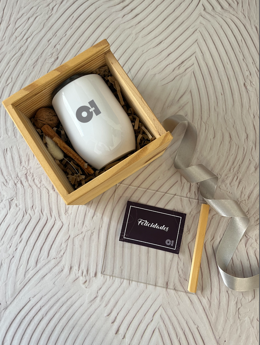 Tumbler en caja de pino