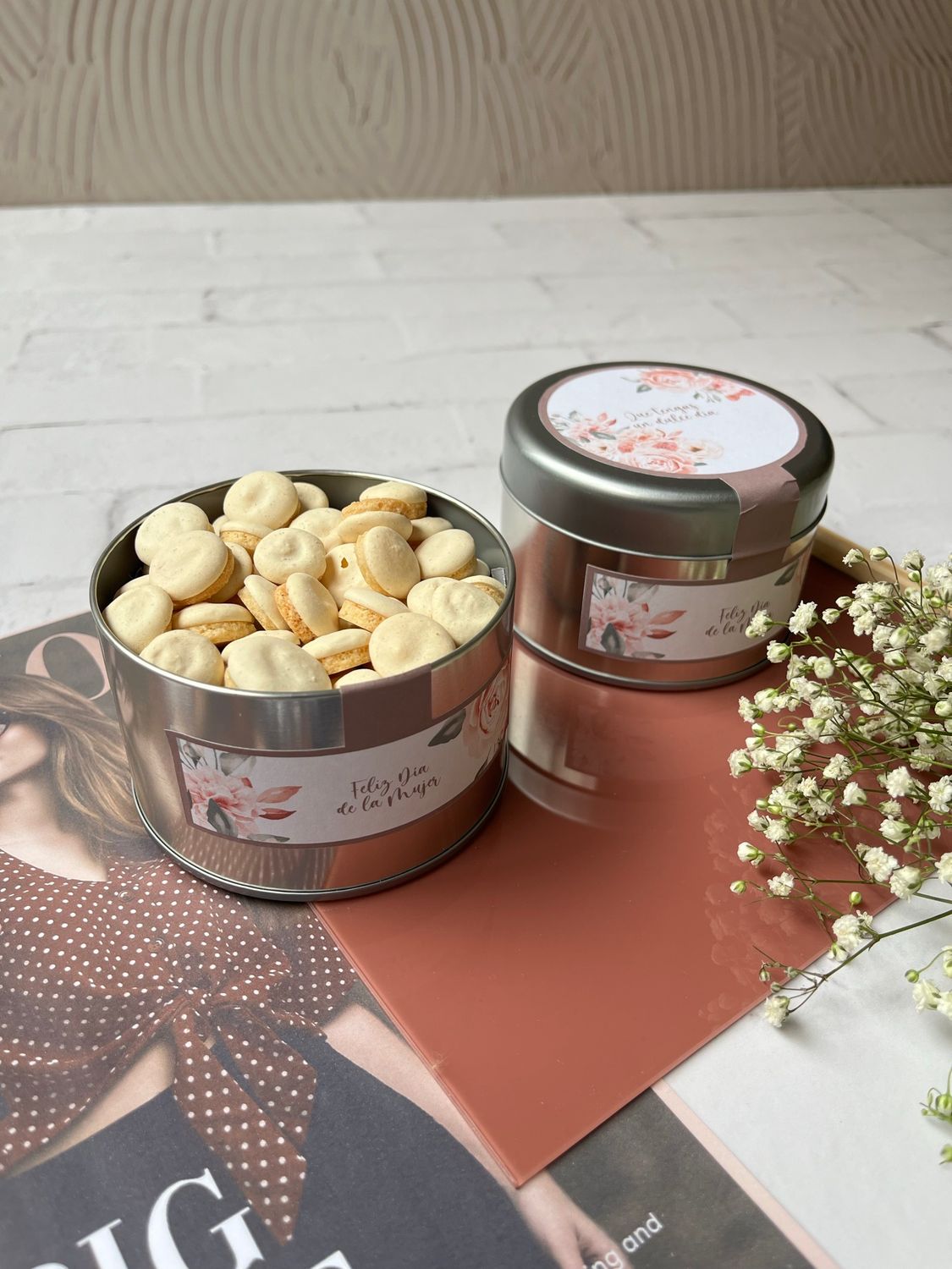 Lata con mini galletas