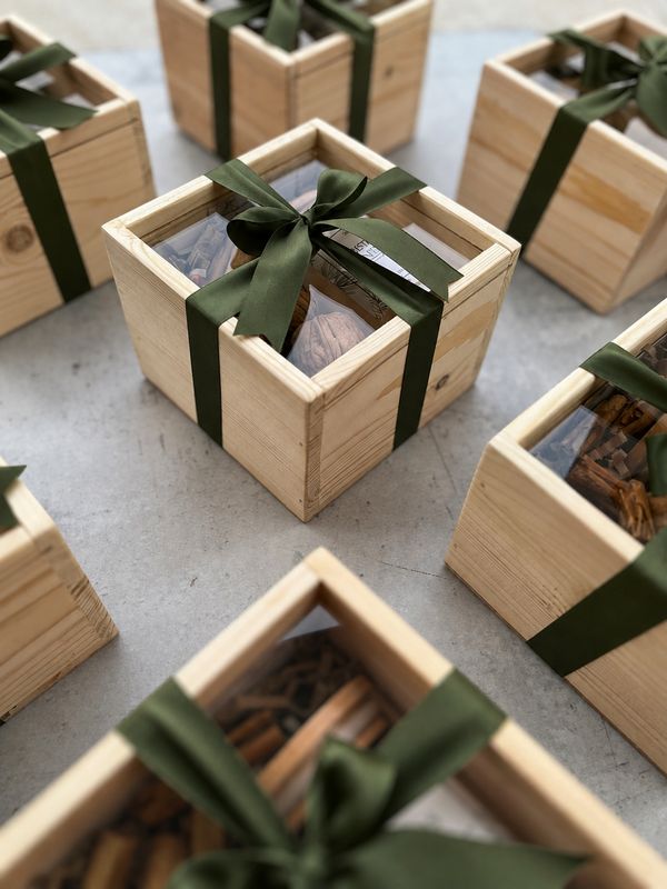 Tumbler en caja de pino