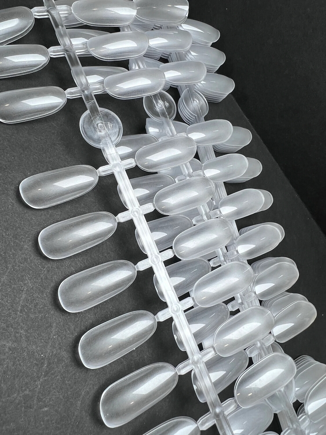 Tips de practica oval clear, Available: Tips de practica oval clear 240 unidades