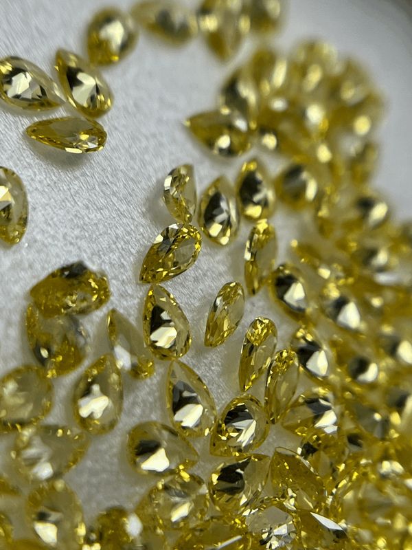 Pear 2/3 mm yellow 12 unit