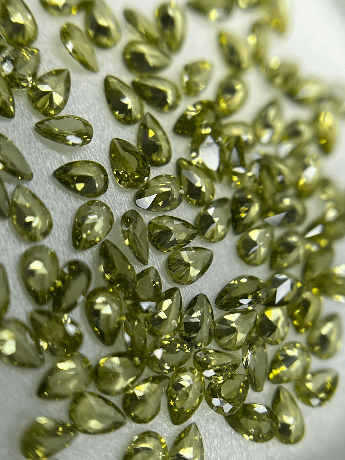 Pear 2/3 mm peridot 12 unit