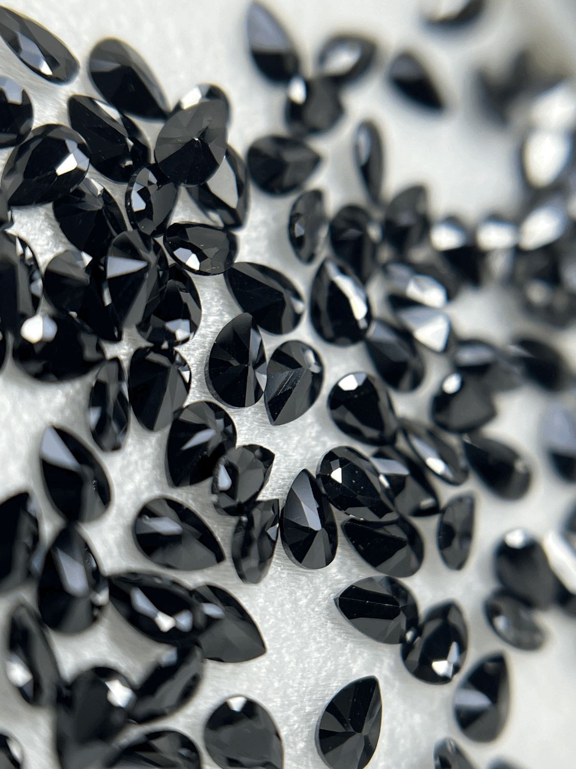 Pear 2/3 mm black 12 unit