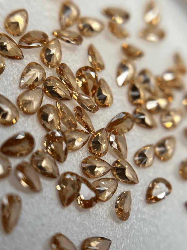 Pear 2/3 mm D champagne 12 unit