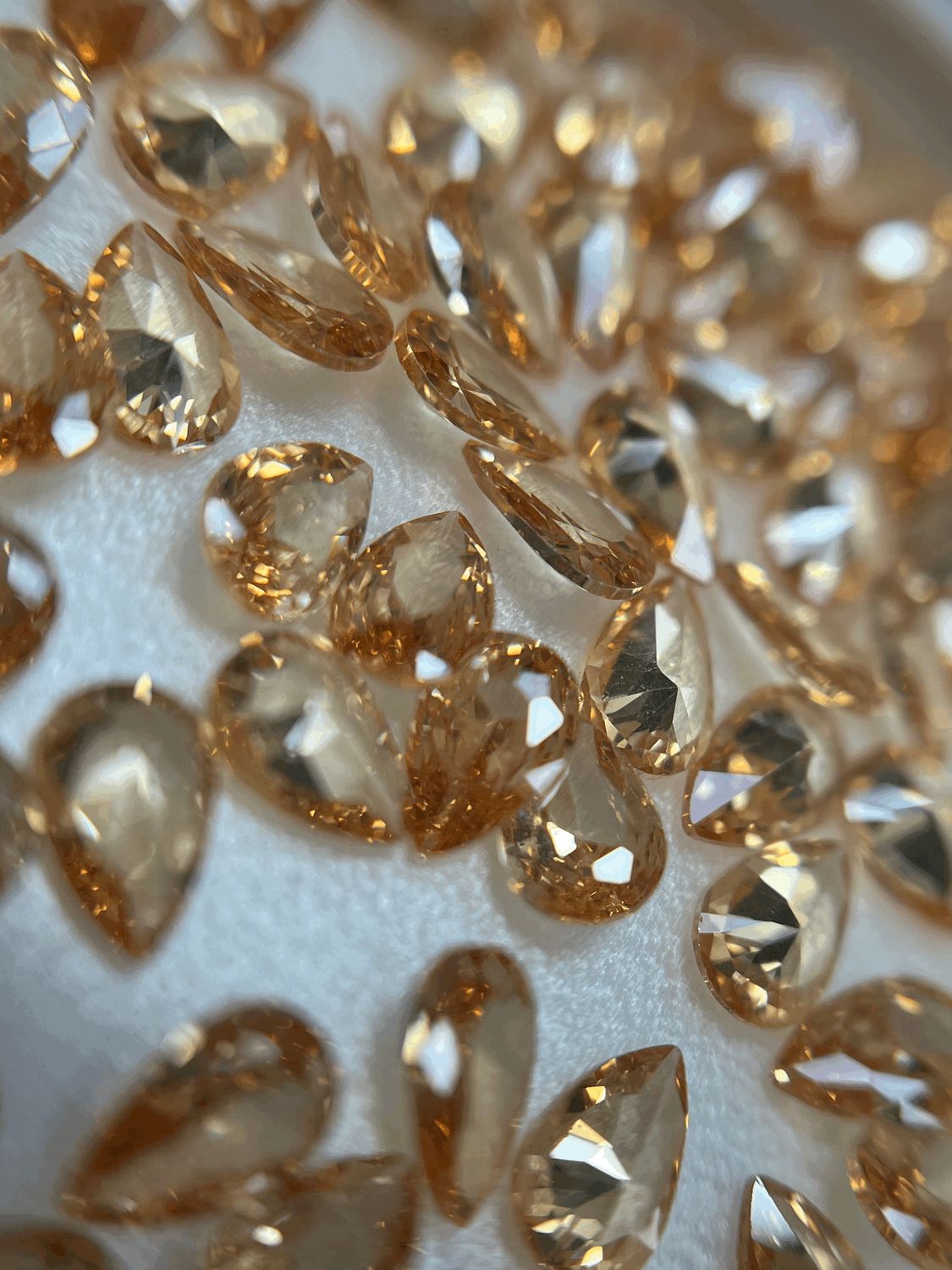 Pear 4/6  mm champagne  12 unit