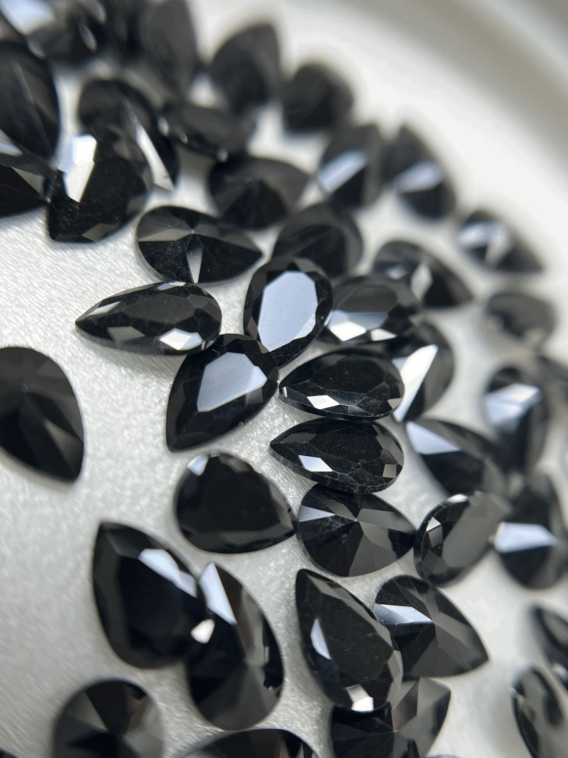 Pear 4/6  mm black  12 unit