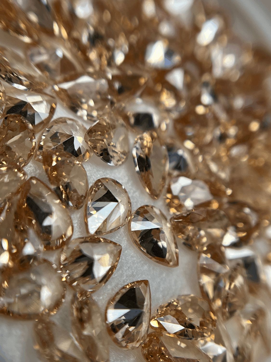 Pear 5/7  mm champagne   12 unit