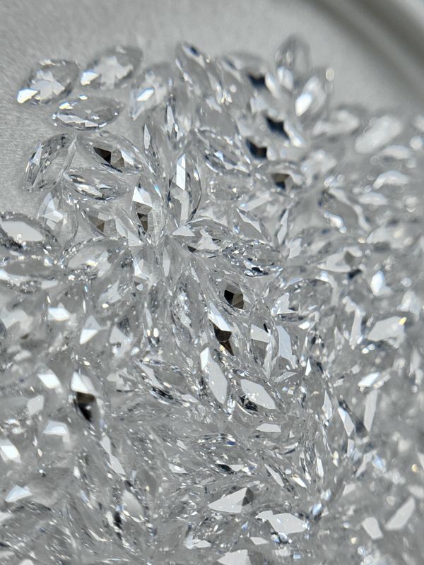 Marquise 2/4 mm  clear  12 units