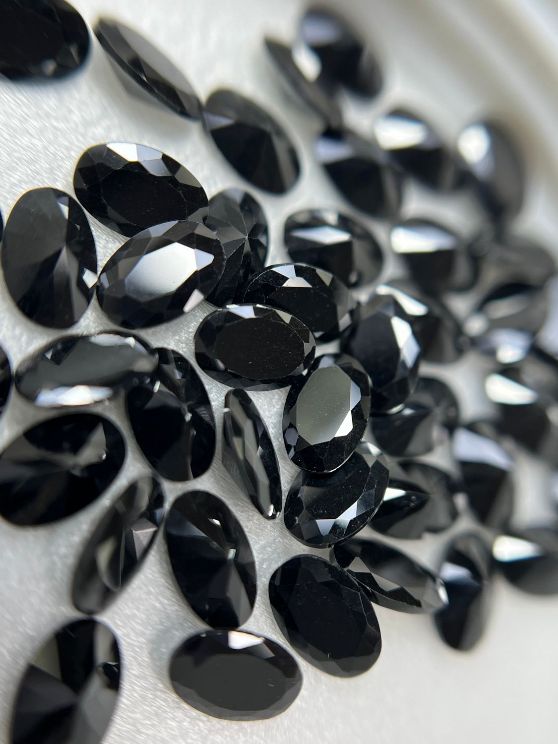 oval 4/6 mm black  12 unit