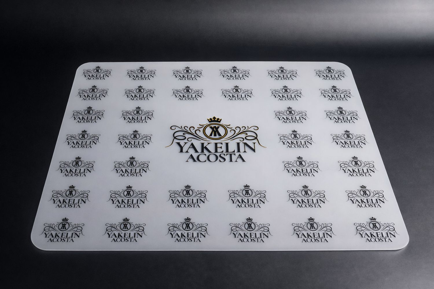 SILICON MAT CON LOGO YAKELIN ACOSTA