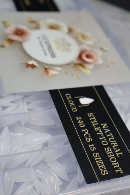 LUXPRESS  NATURAL STILETTO SHORT COLOR( CLOUD WHITE )  240 PCS 15 SIZES