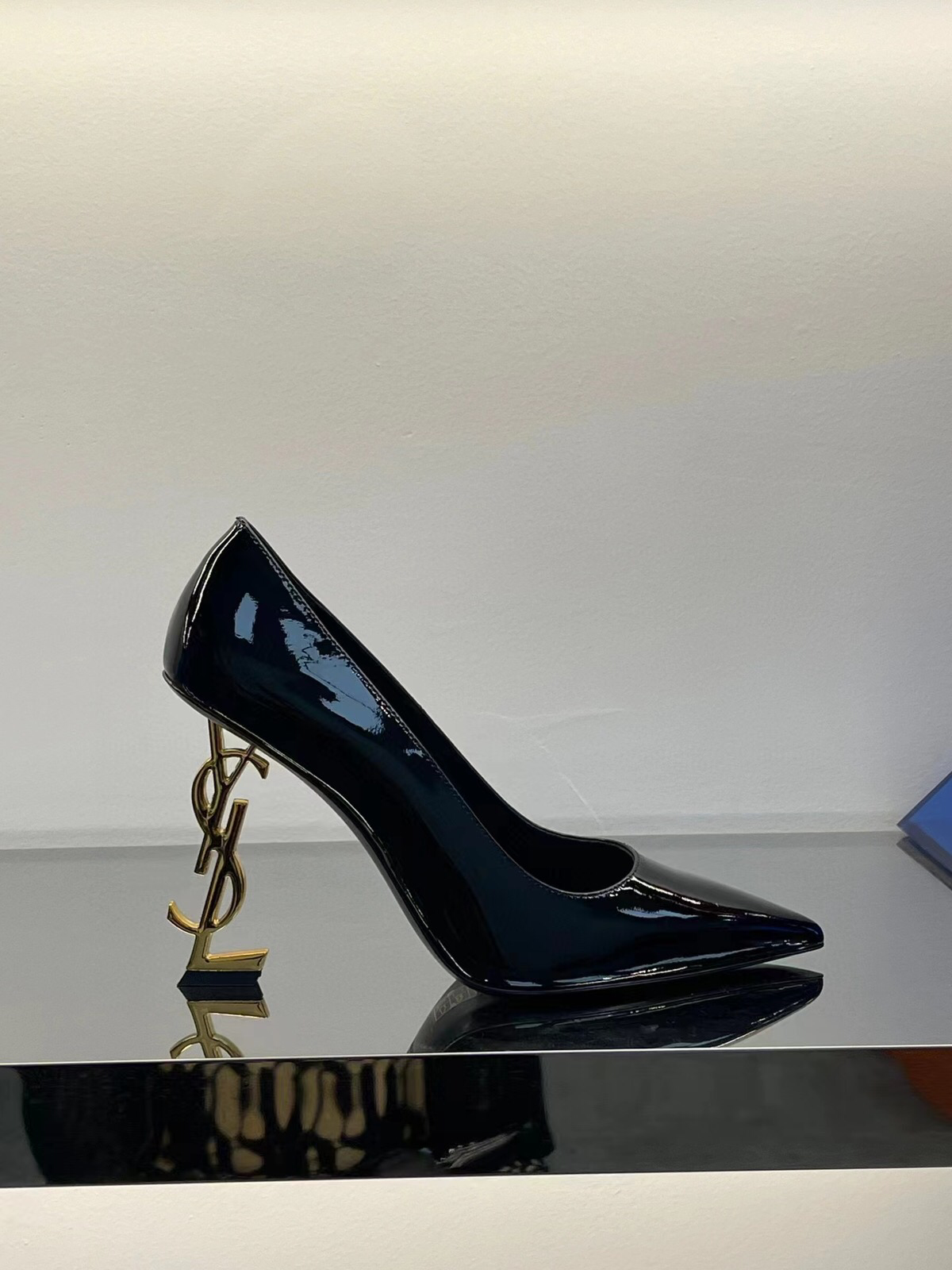 Туфли yves saint. Черные туфли prada. туфли ysl новая коллекция. туфли прада черные. channal vita обувь.