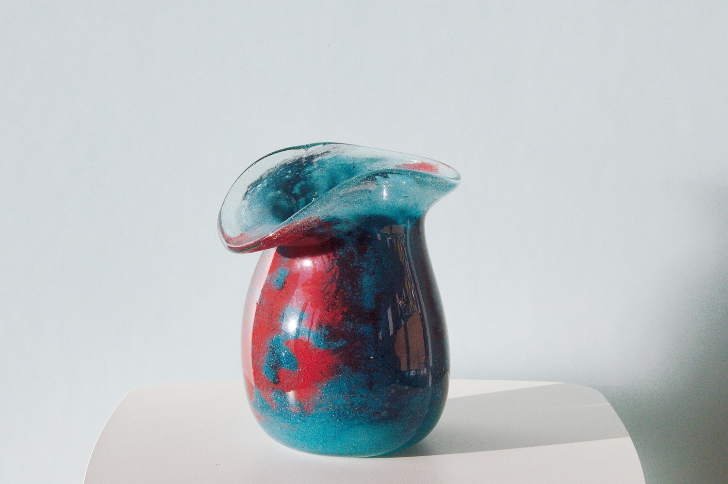 Vase Lily (blue, red, black)