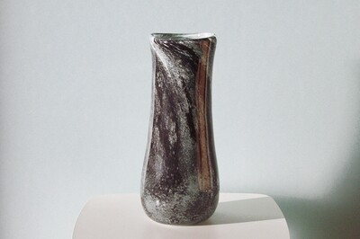 Vase Iris (schwarz, grau)
