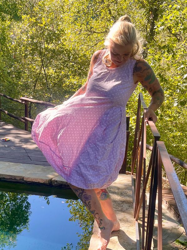 Lika Schmodsien hellrosa mit weißen Punkten Ballonkleid