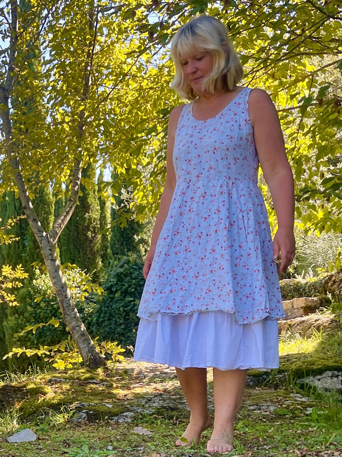 Lika Schmodsien Kleid hellblau mit Streublümchen