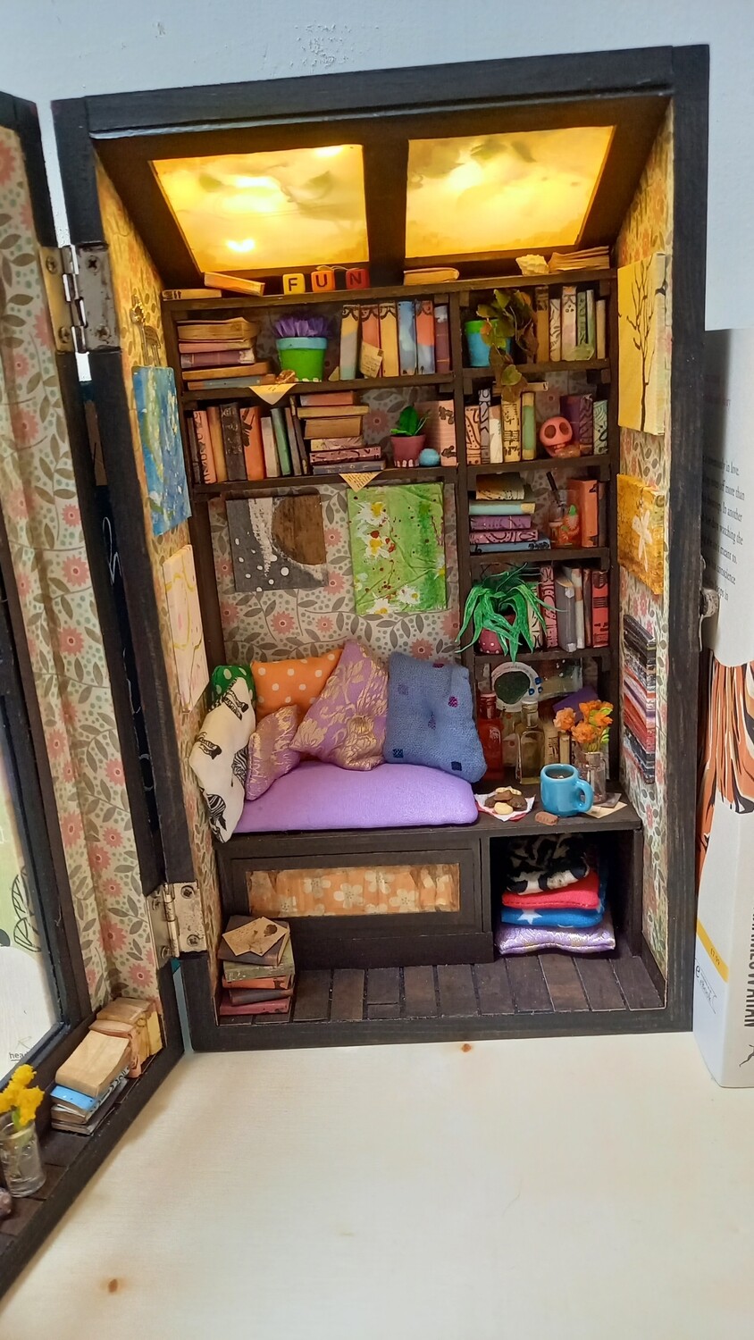 Miniature Cosy Reading Room - Book Nook - Shadow Box